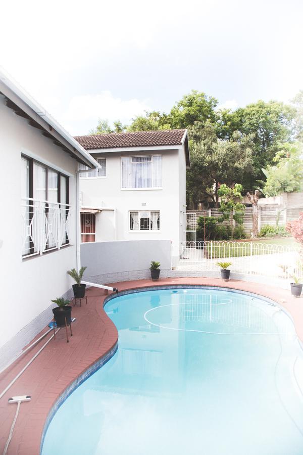 Готель 29 Polvy Street Mbombela Екстер'єр фото